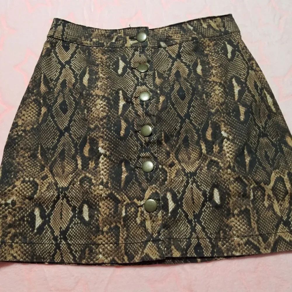 Button down snake print mini skirt size xs